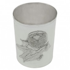 Pahar din argint decorat decorat repousse cu frunze și fruct de rodie |  atelier  Brandimarte Guscelli Pahar din argint decorat decorat repousse cu frunze și fruct de rodie |  atelier  Brandimarte Guscelli