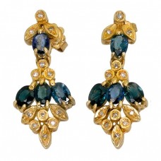 Cercei vintage din aur galben 18k decorați cu diamante și safire naturale Cercei vintage din aur galben 18k decorați cu diamante și safire naturale