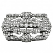Monumentală broșă Art Deco vieneză din platină decorată cu pletoră de diamante naturale 6.3 CT | în cutia originală de prezenatare a atelierului vienez A.E Kochert | Austria - Viena cca.1930 Monumentală broșă Art Deco vieneză din platină decorată cu pletoră de diamante naturale 6.3 CT | în cutia originală de prezenatare a atelierului vienez A.E Kochert | Austria - Viena cca.1930