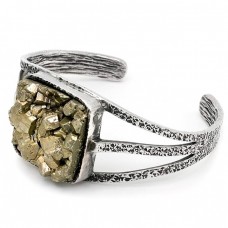 Brățară cuff mid-century manufacturată în argint și pirită naturală |  cca. 1960 - 1970 Brățară cuff mid-century manufacturată în argint și pirită naturală |  cca. 1960 - 1970