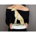  Statuetă Art Deco din porțelan Zsolnay ilustrând un căine Greyhound | atelier Zsolnay Pecs - Ungaria cca. 1920