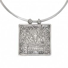 Colier choker accesorizat cu o veche amuletă indiană Ganesha | British Raj - India Colier choker accesorizat cu o veche amuletă indiană Ganesha | British Raj - India