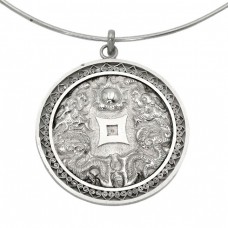 Choker din argint accesorizat cu o veche amuletă Feng Shui  | Fu - Binecuvântare  Choker din argint accesorizat cu o veche amuletă Feng Shui  | Fu - Binecuvântare