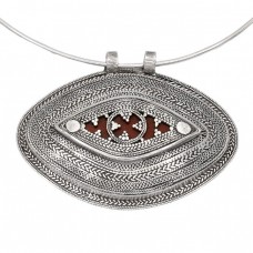 Colier choker accesorizat cu o impresionantă amuletă etnică kazakh din argint și carneol natural  Colier choker accesorizat cu o impresionantă amuletă etnică kazakh din argint și carneol natural