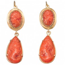Cercei victorieni din aur 18k decorați cu anturaje de coral natural sculptat sub forma unor camee | cca. 1900  Cercei victorieni din aur 18k decorați cu anturaje de coral natural sculptat sub forma unor camee | cca. 1900