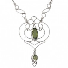 Rafinat colier Art Deco din argint decorat cu spinel verde natural | preloved cca.1915 Rafinat colier Art Deco din argint decorat cu spinel verde natural | preloved cca.1915