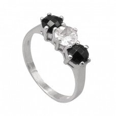 Inel Trilogy manufacturat în aur alb 18k decorat cu diamant natural 0.51 CT și onixuri negre multifațetate | preloved cca.1980 Inel Trilogy manufacturat în aur alb 18k decorat cu diamant natural 0.51 CT și onixuri negre multifațetate | preloved cca.1980