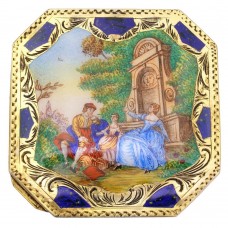 Veche pudrieră din argint aurit, intarsiat cu lapis-lazuli și pictat cu email cloisonne în manieră Fragonard | cca. 1920 - 1930 Veche pudrieră din argint aurit, intarsiat cu lapis-lazuli și pictat cu email cloisonne în manieră Fragonard | cca. 1920 - 1930