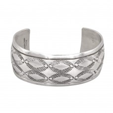 Brățară etnică amerindiană din argint masiv  decorată prin gravare manuală | bijuterie unisex | artizan navajo Douglas Etsitty