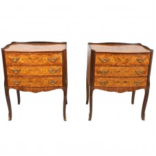 Set de 2 noptiere în stil Louis XV din lemn ebenizat și intarsie de furniruri | Franța cca.1950 Set de 2 noptiere în stil Louis XV din lemn ebenizat și intarsie de furniruri | Franța cca.1950