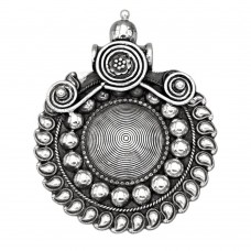 Amuletă etnică indiană Mandala manufacturată în argint | colecția RĂDĂCINI 2025 Amuletă etnică indiană Mandala manufacturată în argint | colecția RĂDĂCINI 2025