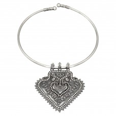 Colier choker etnic indian din argint accesorizat cu impresionantă amuletă Yoni | colecția RĂDĂCINI 2025 Colier choker etnic indian din argint accesorizat cu impresionantă amuletă Yoni | colecția RĂDĂCINI 2025