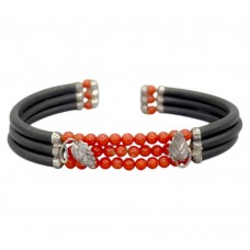 Brățară cuff din silicon și argint decorată cu anturaje de coral natural de Sardinia | preloved Brățară cuff din silicon și argint decorată cu anturaje de coral natural de Sardinia | preloved