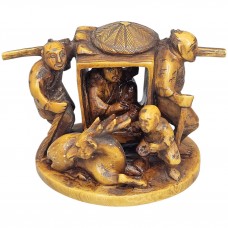 Netsuke din fildeș patinat | Nobil în lectică și karako | Japonia | perioadă Meiji  | sfârșit de sec. XIX Netsuke din fildeș patinat | Nobil în lectică și karako | Japonia | perioadă Meiji  | sfârșit de sec. XIX