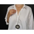 Colier mid-century din argint accesorizat cu pandant statement decorat cu anturaj de calcedonia druzy 