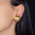Cercei clipsi Yves Saint Laurent | Retro Statement | metal placat cu aur & perle faux | cca.1985