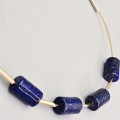 Elegant colier statement modernist  din argint aurit decorat cu anturaje de lapis lazuli natural