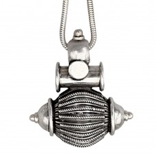 Colier din argint accesorizat cu pandant amuletic etnic indian Lingam | colecția RĂDĂCINI 2025