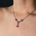 Rafinat colier vintage din argint decorat cu anturaje de coral natural de Sardinia & incrustații cu safire de sinteză | cca.1970