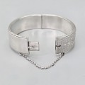 Brațară bangle Victorian Revival din argint decorată prin gravare | atelier Charles Horner | Marea Britanie 1960