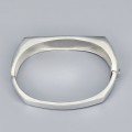 Brățară bangle mid-century manufacturată în argint decorată cu lemn de abanos și fildeș | Statele Unite cca.1970