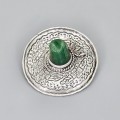 Inedită broșă statement modernistă mexicană Sombrero din argint decorată cu onix verde natural