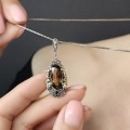 Colier din argint accesorizat cu un rafinat pandant de perioadă Art Deco decorat cu anturaj de cuarț fumuriu și onix negru
