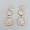 Cercei statement din argint placat cu aur galben decorați cu anturaje de cuarț roz natural