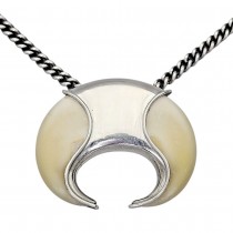 Colier  Art Deco cu amuletă colonială din argint și gheare naturale de tigru | cca. 1930