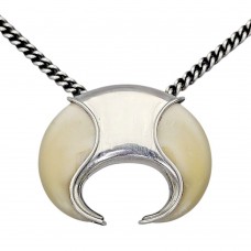 Colier  Art Deco cu amuletă colonială din argint și gheare naturale de tigru | cca. 1930