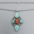 Colier din argint accesorizat cu o veche amuletă etnică sino-tibetană | turcoaz himalayan & coral Sherpa | Nepal 