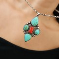 Colier din argint accesorizat cu o veche amuletă etnică sino-tibetană | turcoaz himalayan & coral Sherpa | Nepal 