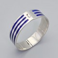 Brățară bangle unisex de perioadă mid-century decorată cu intarsii de email champleve albastru cobalt | cca. 1955 - 1965