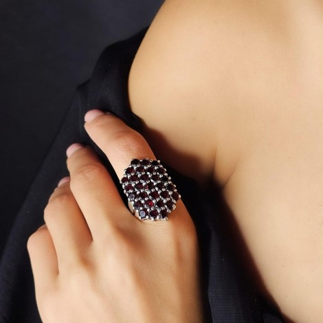  Inel vintage în manieră Art Deco manufacturat în argint decorat cu granate naturale