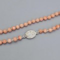 Rafinat colier vintage din coral natural roz-somon Peau D'Ange cu închidere din argint filigranat | cca. 1950 - 1970