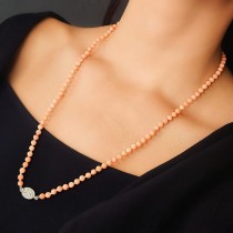Rafinat colier vintage din coral natural roz-somon Peau D'Ange cu închidere din argint filigranat | cca. 1950 - 1970
