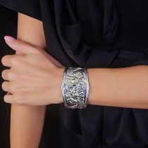 Brățară cuff manchette din argint decorată cu Dragoni afrontați | atelier Filli Menegatti cca. 1990 - 2000