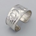 Brățară cuff retromodernistă din argint texturat prin martelare | preloved cca. 1990