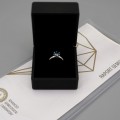 Inel solitar din aur alb 18k decorat cu un diamant natural albastru 1.55 CT | preloved