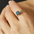 Inel solitar din aur alb 18k decorat cu un diamant natural albastru 1.55 CT | preloved