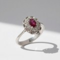 Inel vintage din aur alb 18k decorat cu diamante și rubin natural | cca. 1950
