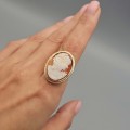 Inel statement Victorian Revival manufacturat în aur galben 18k decorat cu o camee naturală | atelier ArtAntik Gallery 2025