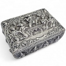 Veche casetă  burmeză manufacturată în argint decorată cu scene iconografice budiste  | Myanmar cca. 1900 -1920