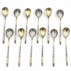 Serviciu de 12 lingurițe din argint aurit și decorat niello pentru servirea ceaiului  | în cutia originală |  atelier Stepan Levin - Rusia Imperială cca. 1896 