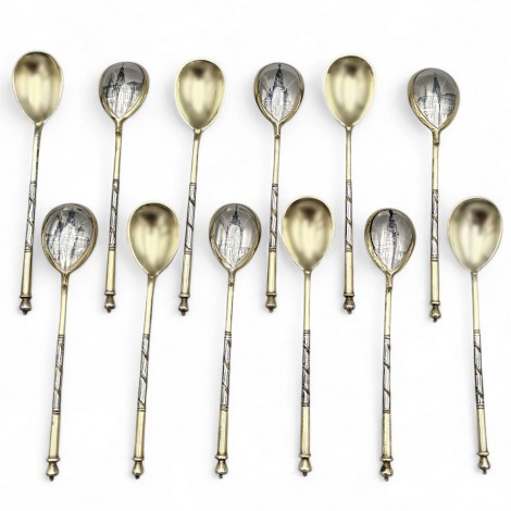 Serviciu de 12 lingurițe din argint aurit și decorat niello pentru servirea ceaiului  | în cutia originală |  atelier Stepan Levin - Rusia Imperială cca. 1896 