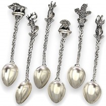 Serviciu de lingurițe din argint pentru ceai și cafea decorate cu motive cinegetice | Viena cca.1930