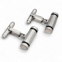 Butoni moderniști mid-century din argint masiv decorați cu inserții de email negru și sidef natural | Germania cca. 1970 