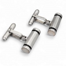 Butoni moderniști mid-century din argint masiv decorați cu inserții de email negru și sidef natural | Germania cca. 1970 