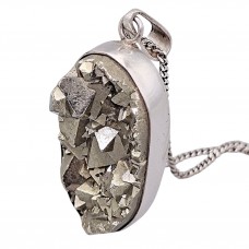 Colier din argint accesorizat cu pandant statement decorat cu un spectaculos anturaj de pirită naturală | Polonia cca. 1970