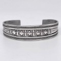 Brățară cuff etnică tuaregă din argint decorată prin gravare cu motive etnografice amazigh | Niger 